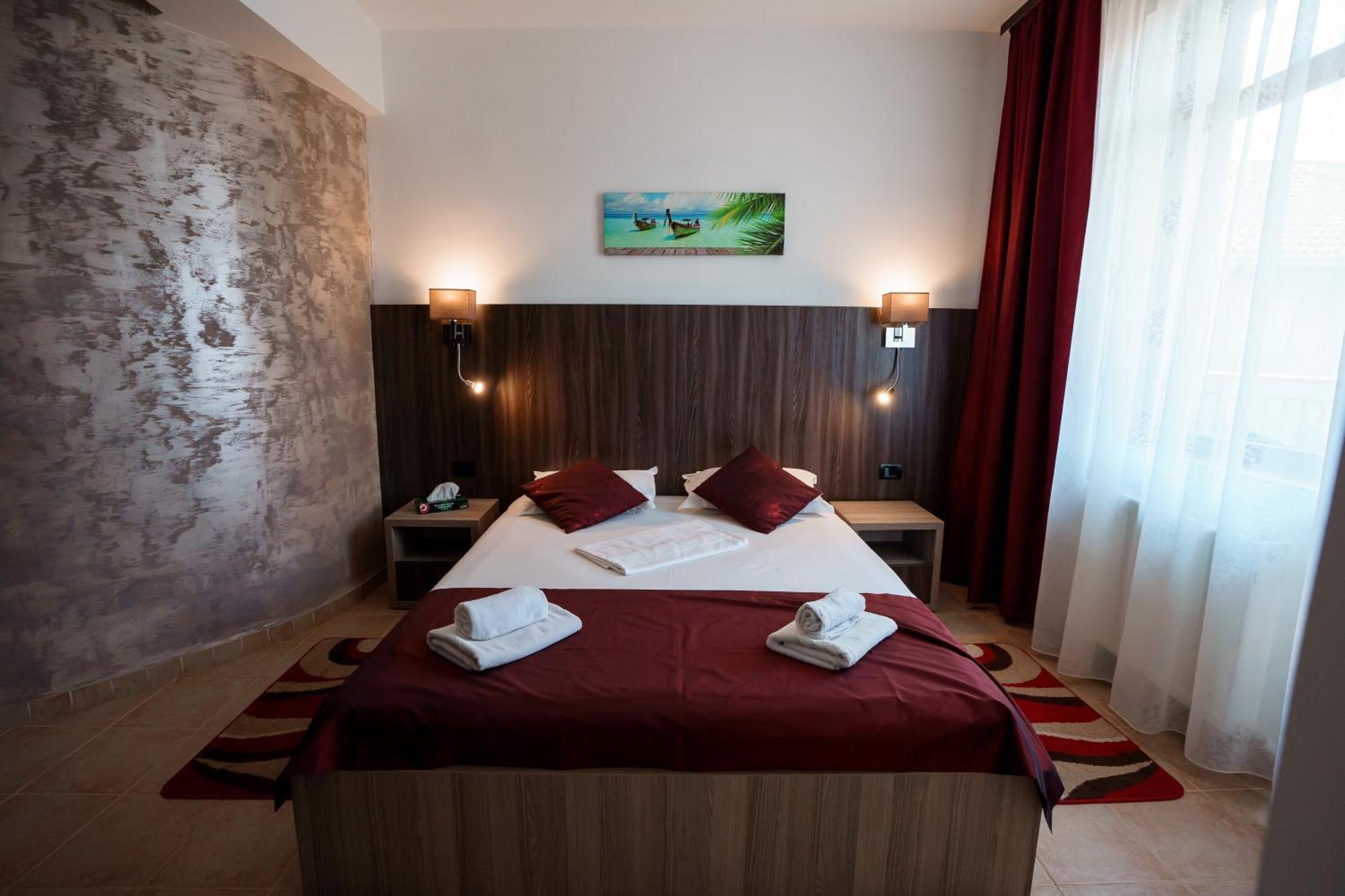 Raluca Hotel Navodari Ngoại thất bức ảnh